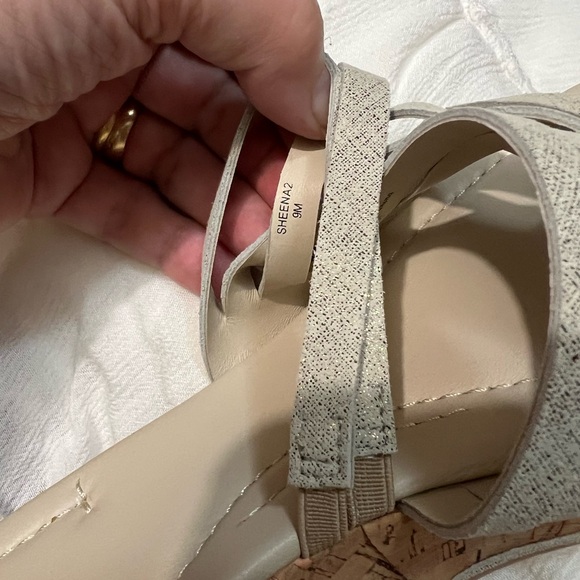 Donald Pliner - Picture 9 of 10